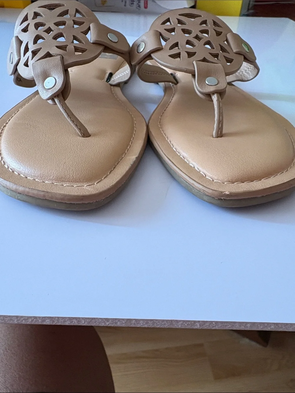 Dolce Vita Women's Tan Cutout Thong Sandals - Casual Slip-On Comfort size 6